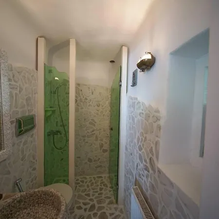 M11 - King And Queens - Luxury With Pool & Gym Villa