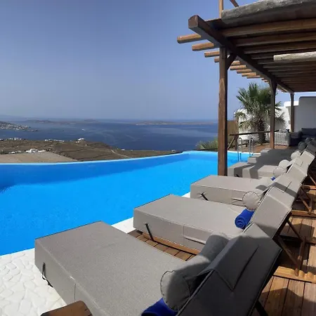 M11 - King And Queens - Luxury With Pool & Gym Villa *