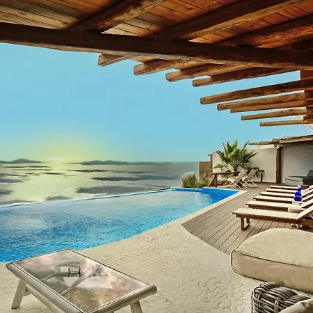M11 - King And Queens - Luxury With Pool & Gym *