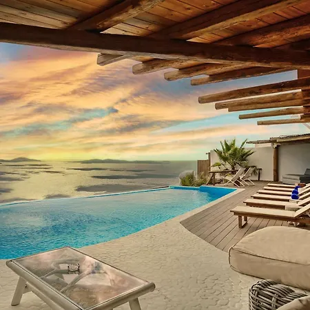 M11 - King And Queens - Luxury With Pool & Gym Villa
